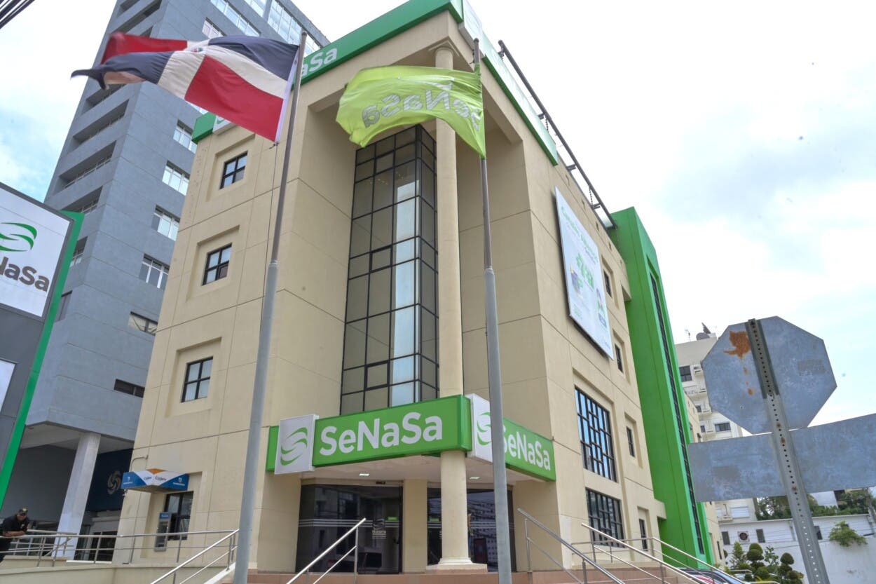 Senasa admite retrasos en entrega de medicamentos y promete agilizar autorizaciones