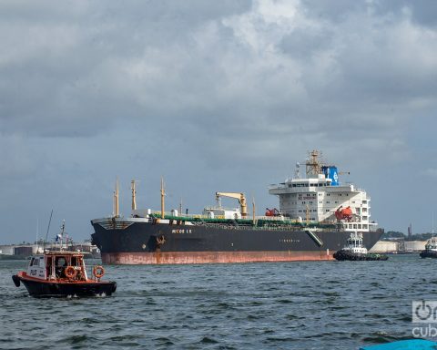 Sheinbaum denies increase in “historic” oil shipments to Cuba