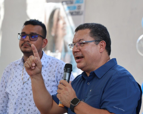 Simón Calzadilla proposes four measures to stabilize the economy and increase income