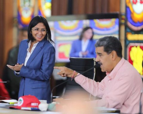 Since his kidnapping, Maduro sends a message of confidence in Delcy and the government team