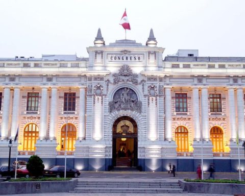 Spending on congressional payrolls grew 114% in just four years