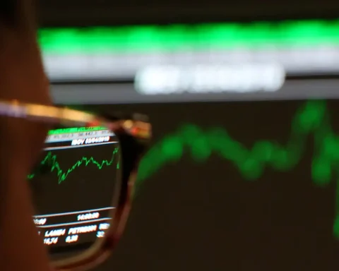 Stock exchange hits record again with reduction in external tensions