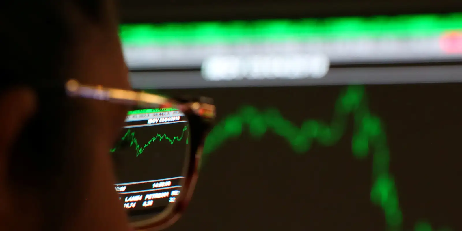 Stock exchange hits record again with reduction in external tensions