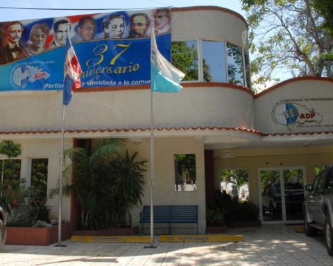 Paralización de obras en la escuela Las Mesetas afecta a estudiantes en Monción