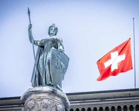 Switzerland freezes assets of 36 Venezuelans related to Chavismo: who are they?