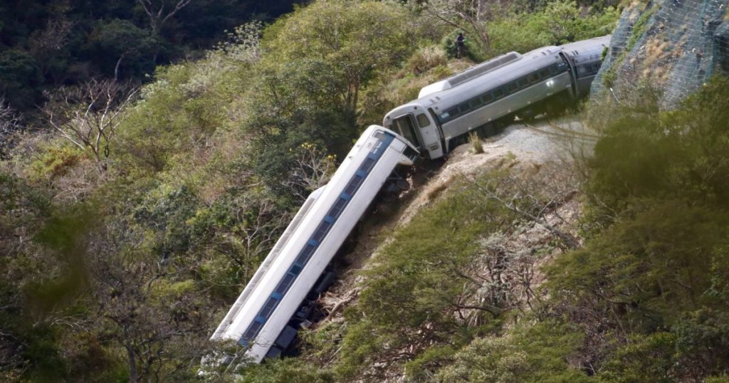 The Anti-Corruption Secretariat opens an investigation into the derailment of the Interoceanic Train