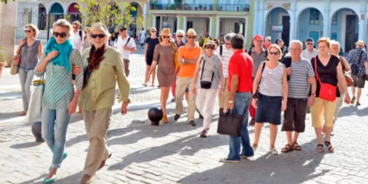 Turistas en Cuba