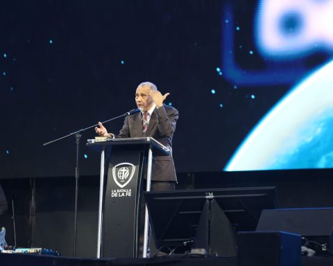 The Battle of Faith: Ezequiel Molina warns that politicians will have to answer for corruption and broken promises