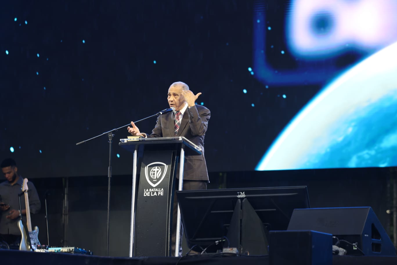 The Battle of Faith: Ezequiel Molina warns that politicians will have to answer for corruption and broken promises