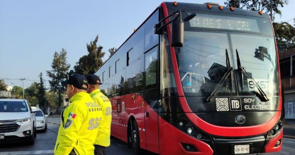 The CDMX Metrobús retracts: it will maintain this key route for users in 2026