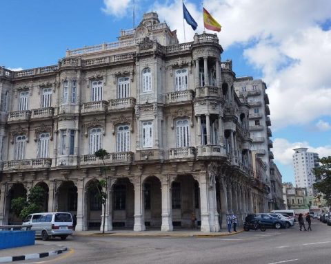The Cuban regime pockets more than a million euros to support the Spanish Consulate