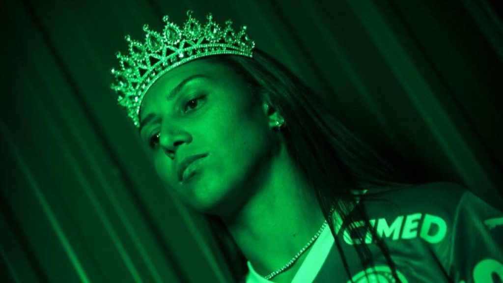 The Empress returns home