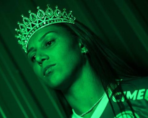 The Empress returns home