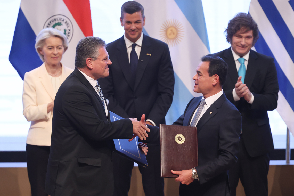 The European Union and Mercosur sign an agreement to create “the largest free trade area in the world”
