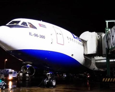 The Ilyushin repatriates Cuban soldiers stationed in Venezuela and replaces them with new personnel