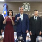 The JCE delivers first identification cards to Luis Abinader and Raquel Arbaje