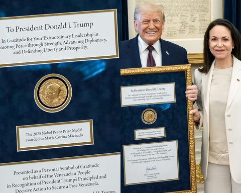 The Nobel Peace Center clarifies that the medal can change owners, but the title is non-transferable