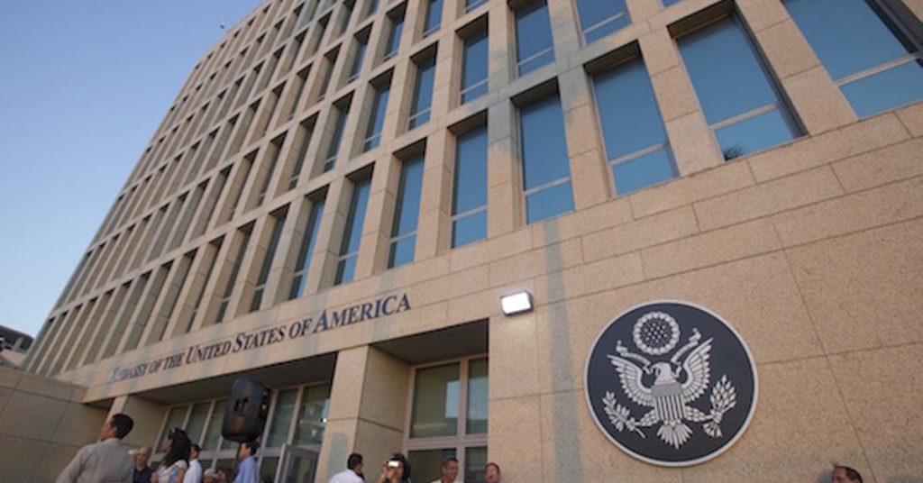 The US Embassy in Havana cancels family reunification visas approved for Cubans