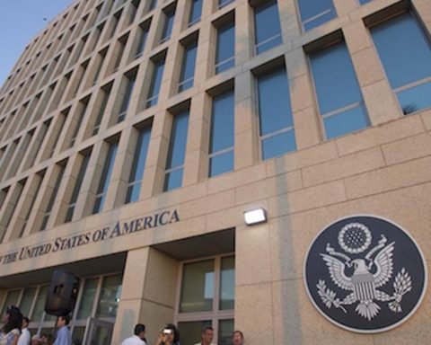 The US Embassy in Havana cancels family reunification visas approved for Cubans