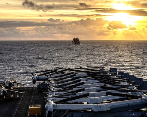 The United States moves part of its military fleet in the Caribbean to the north of Cuba