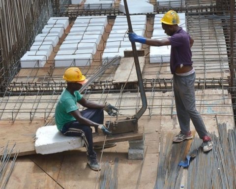 The cost of housing construction fell in December, reports the ONE