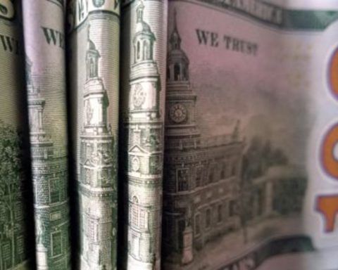 The dollar accentuated its fall in Uruguay and the price quotation in pesos grows