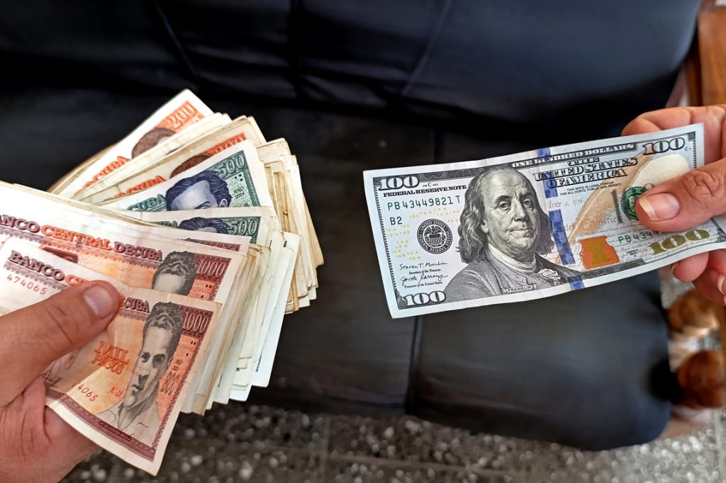 The dollar and the euro rise in the informal market of Cuba after the events in Venezuela