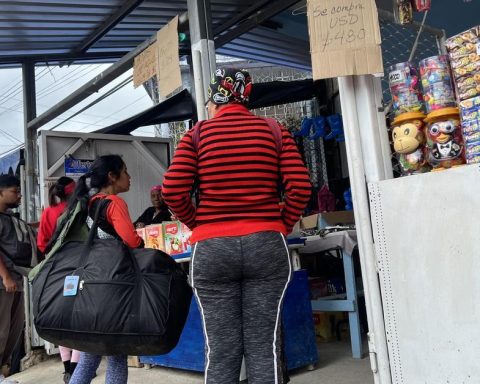 The dollar reaches 500 pesos in the informal market of Holguín and Sancti Spíritus