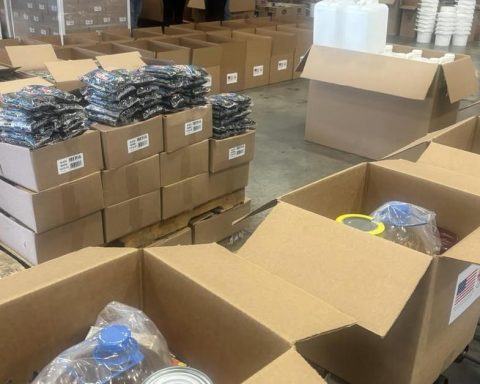 The first plane leaves Miami for Cuba with the aid promised after Hurricane Melissa