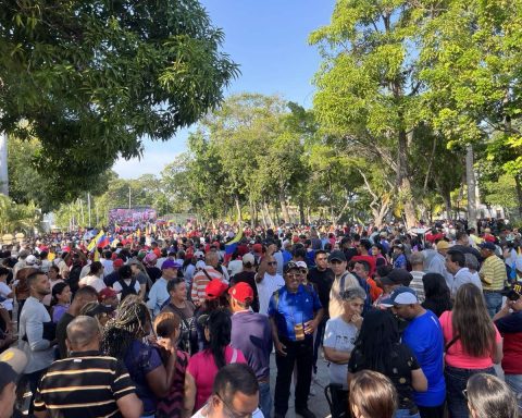 The people of Anzoátegui demand the return of President Maduro