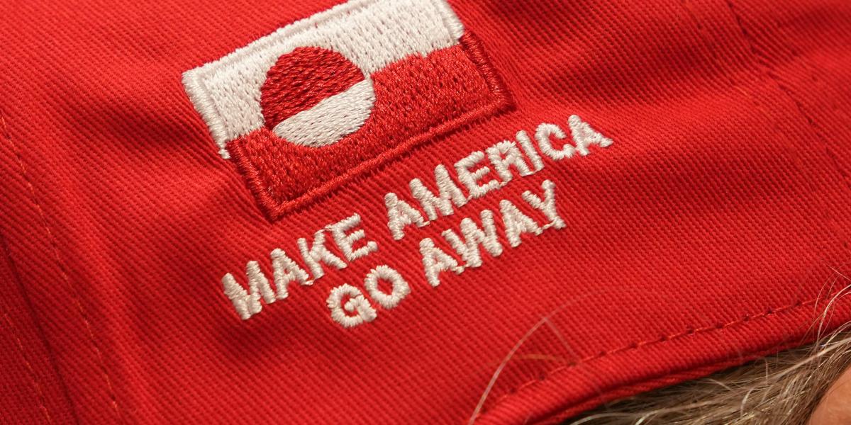 The red caps of "Make America Go Away" They become a symbol of the defense of Greenland