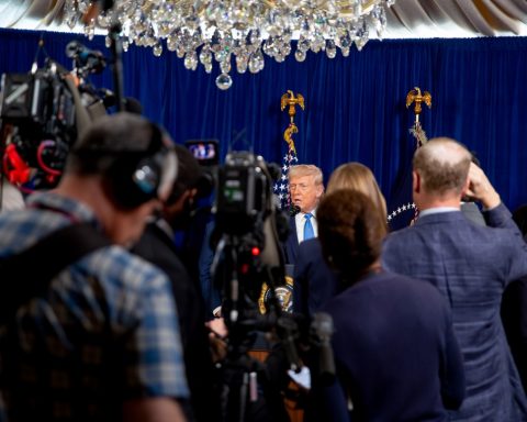 The world observes, without the ability to react, the return of threats