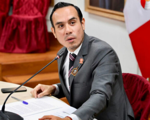 They ask for an extraordinary plenary session for Jerí to explain meetings with a Chinese businessman