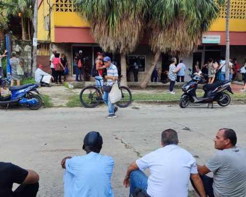 They enable the sale of dollars to the Cuban private sector, but with strong limits