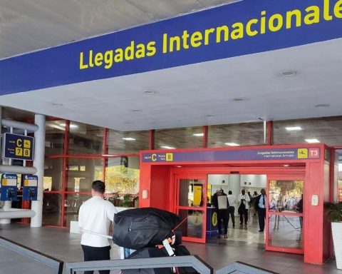 They extend the tariff exemption for food, hygiene products and medicines