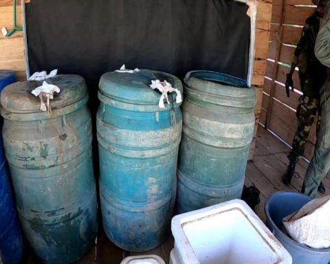 They find 1,700 liters of diesel in a bus