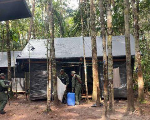 They locate a body tied up in the Tancol camp in Amazonas