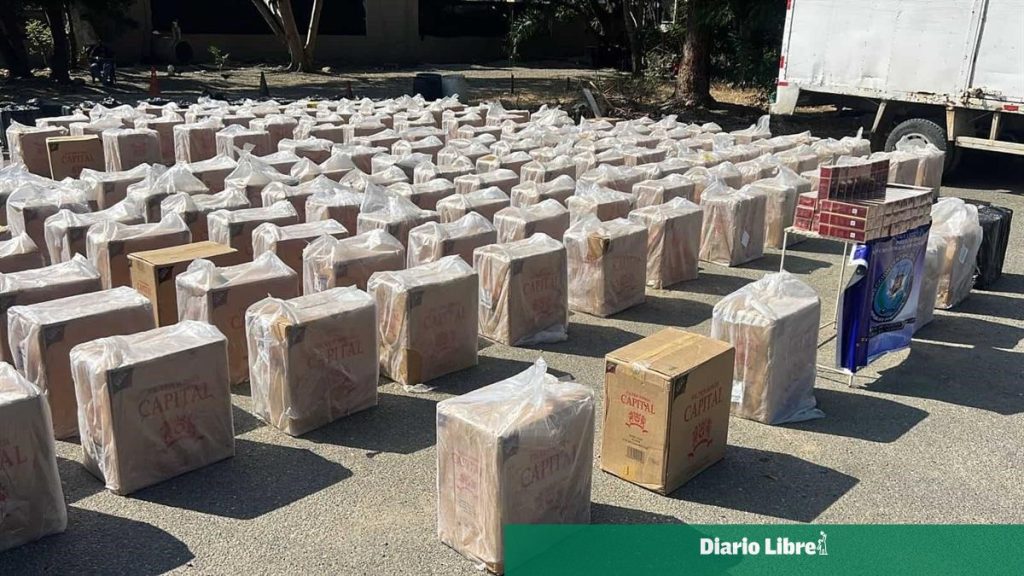 They seize 1.6 million illegal cigarettes in Santiago