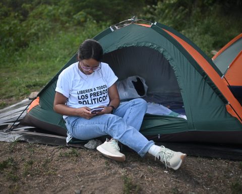 They set up camp outside Rodeo I waiting for more releases
