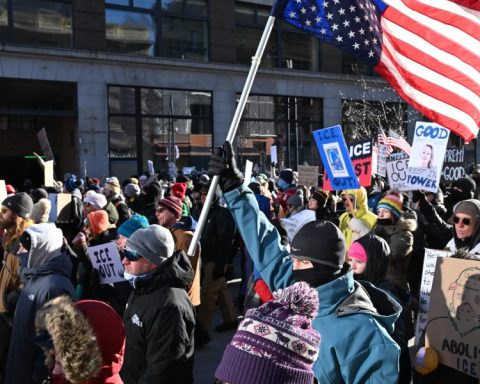 Thousands march in Minneapolis against Donald Trump's migrant raids