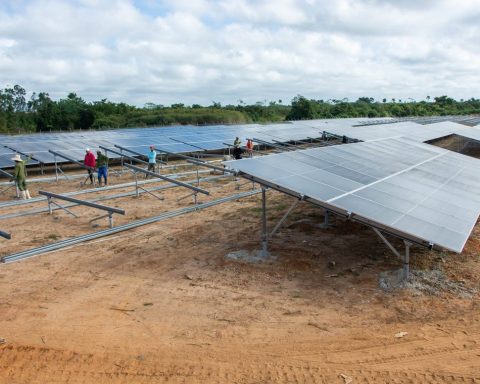 Three new solar parks enter the system while the electricity deficit remains
