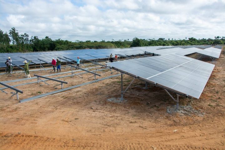 Three new solar parks enter the system while the electricity deficit remains