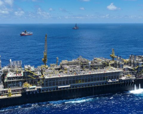 Trade balance balance hits record in December but shrinks in 2025