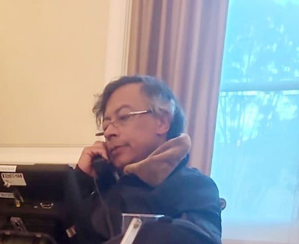 Trump and Petro agreed to meet at the White House after a phone call that marks a decrease in tensions