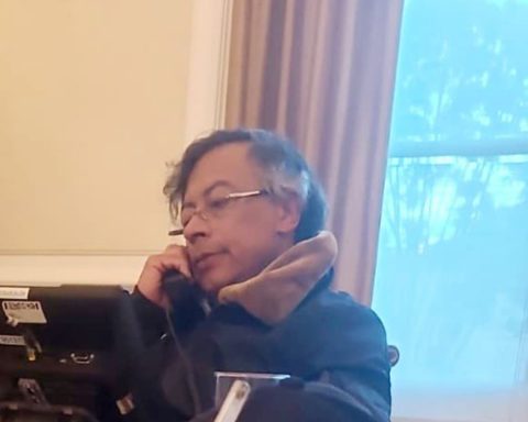 Trump and Petro agreed to meet at the White House after a phone call that marks a decrease in tensions