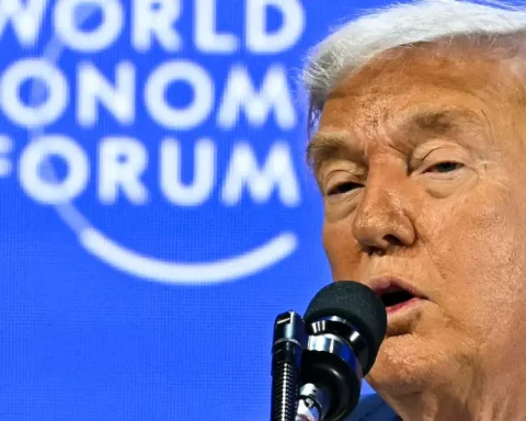 Trump attacks Carney in Davos and demands Canada