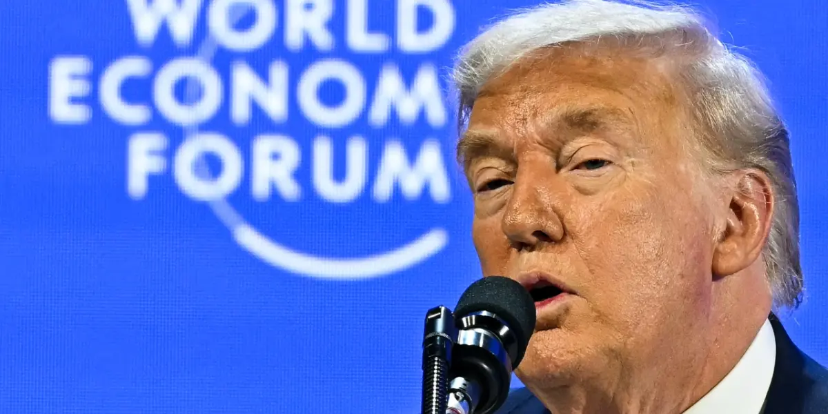 Trump attacks Carney in Davos and demands Canada