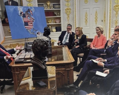 Trump (in his delusions of conquest) publishes (false) image with the US flag over Venezuela, Canada and Greenland