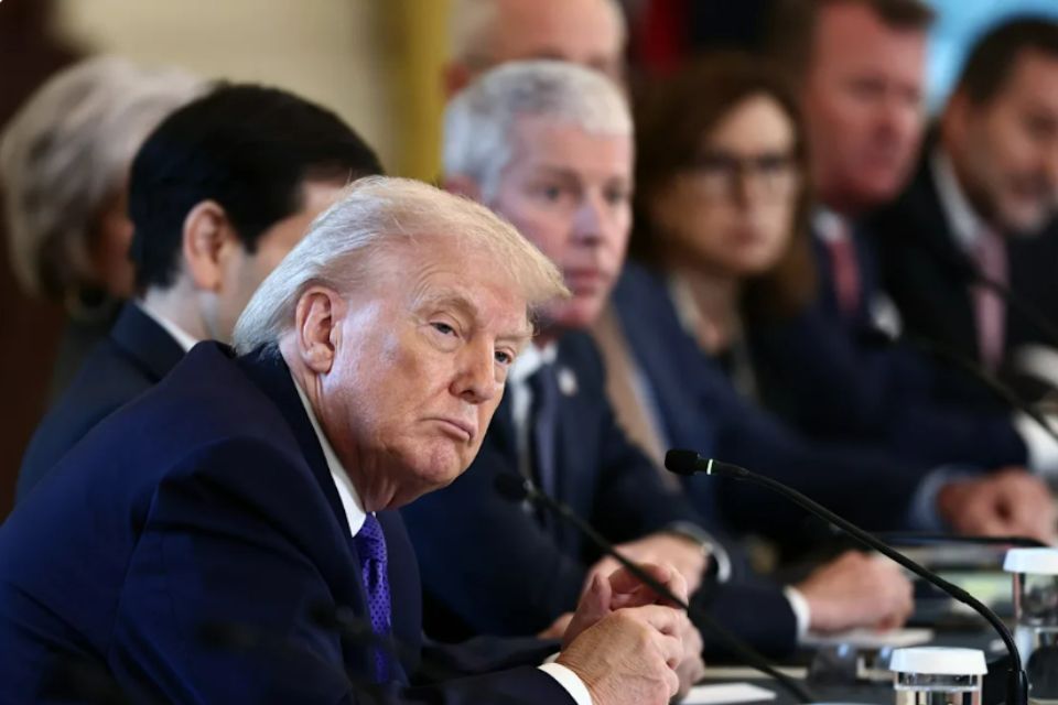 Trump indicates that oil companies will invest 100,000 million dollars in the country