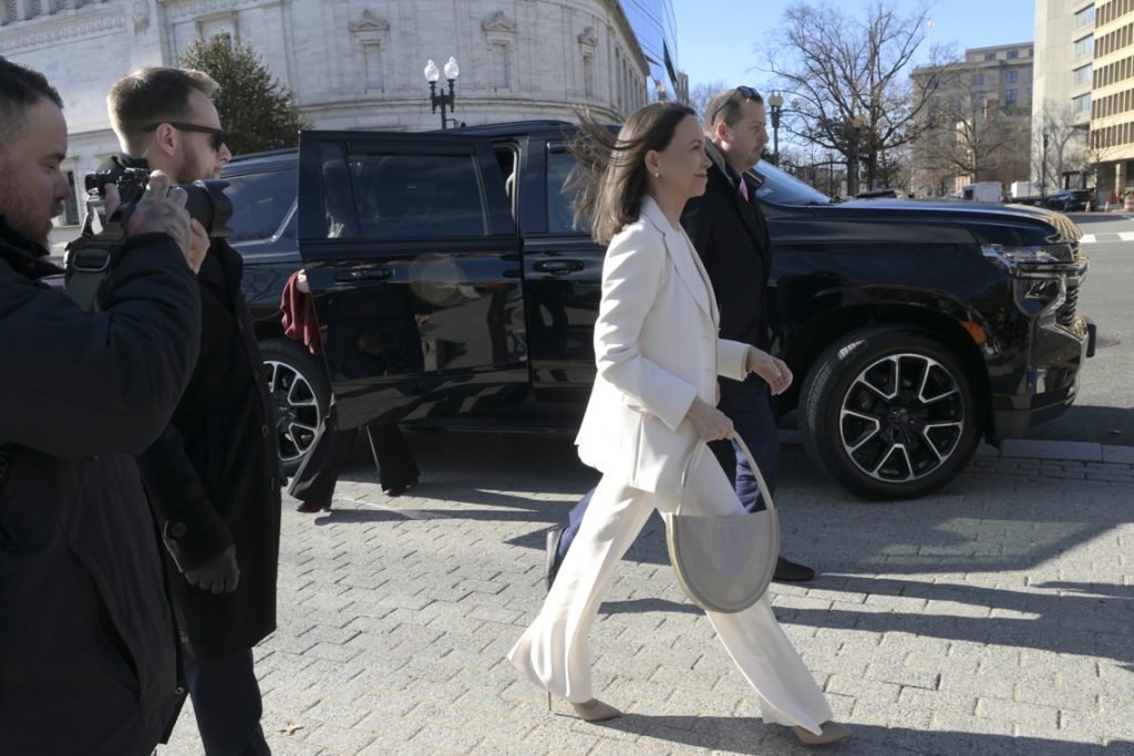 Trump receives Maria Corina Machado while the White House praises Delcy Rodríguez